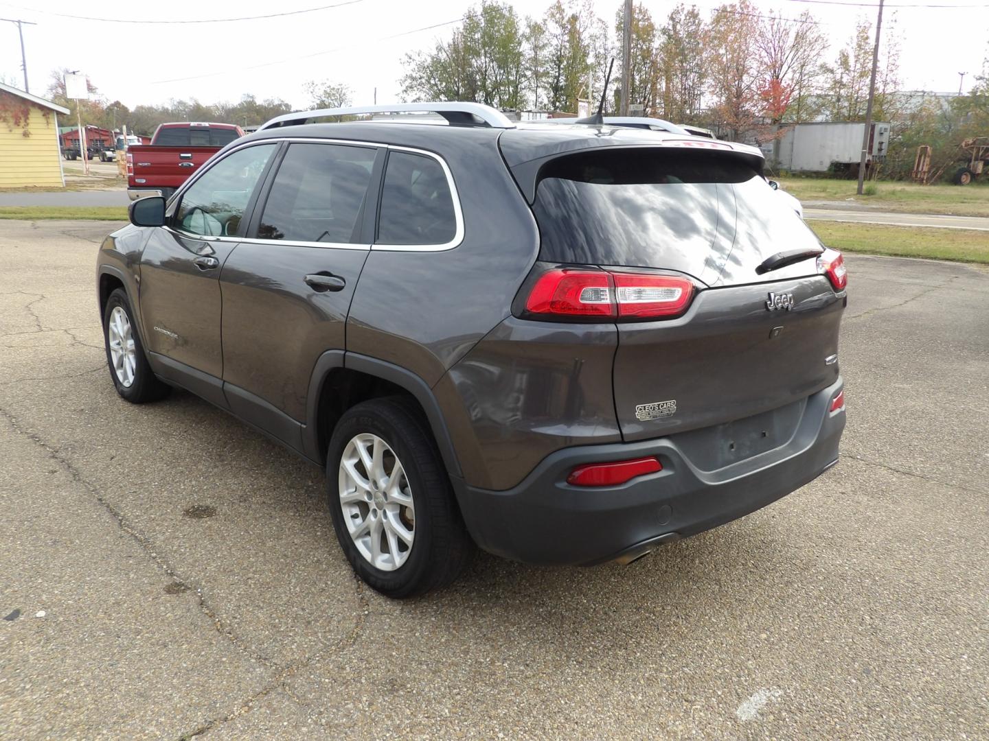 2018 Granite Crystal Metallic /Black Jeep Cherokee (1C4PJLLB9JD) , located at 401 First NE, Bearden, AR, 71720, (870) 687-3414, 33.726528, -92.611519 - Photo#2